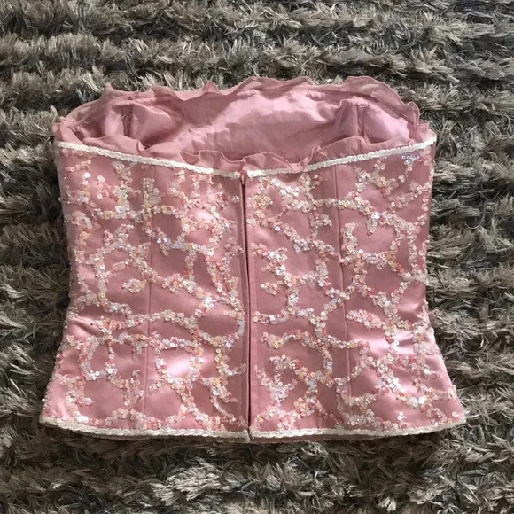 KAY UNGER New York Silk Pink Off-Shoulder Top with Embelishments Size 2 NWOT - Picture 3 of 6